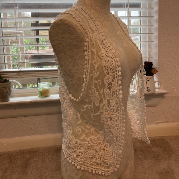 Laced article - Picture 2 of 3